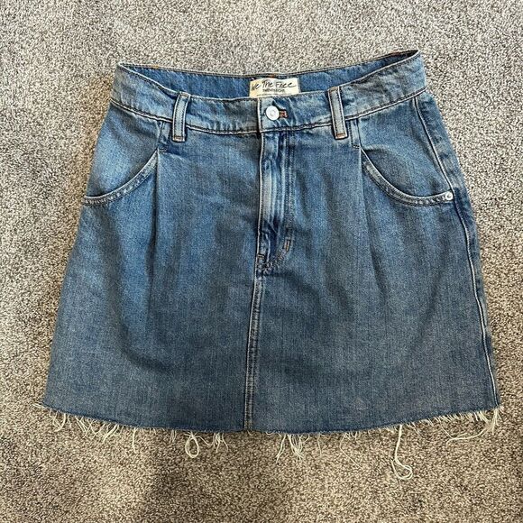 Free People mini skirt "We The Free" cut off denim 28 - Picture 1 of 9